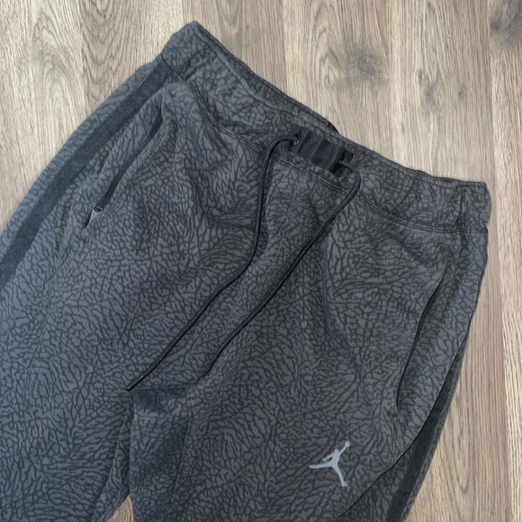 Jordan Gray Sweatpants - Picture 2 of 3